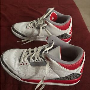 Air Jordan 3
Fire Red size 10 1/2 US